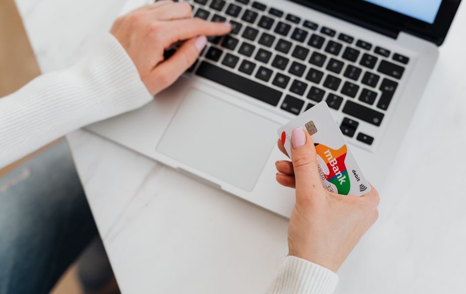 Een afbeelding van een digitale betalingsgateway met een focus op beveiligde transacties en gebruiksgemak.