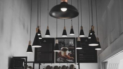 Suspension noire design : allier sobriété et sophistication