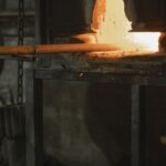 Moderne Begleitheizung in einer Industrieanlage zur Temperaturregelung von Rohrleitungen und Maschinen